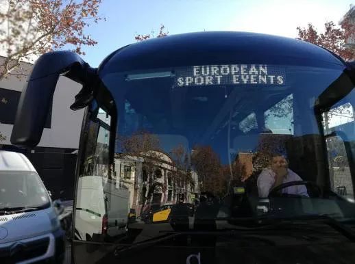 El autocar de European Sport Events que traslada al grupo